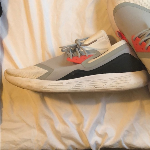 Nike running shoe - Picture 2 of 3